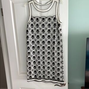 Badgley Mischka Black and White Sleeveless Sheath Dress
